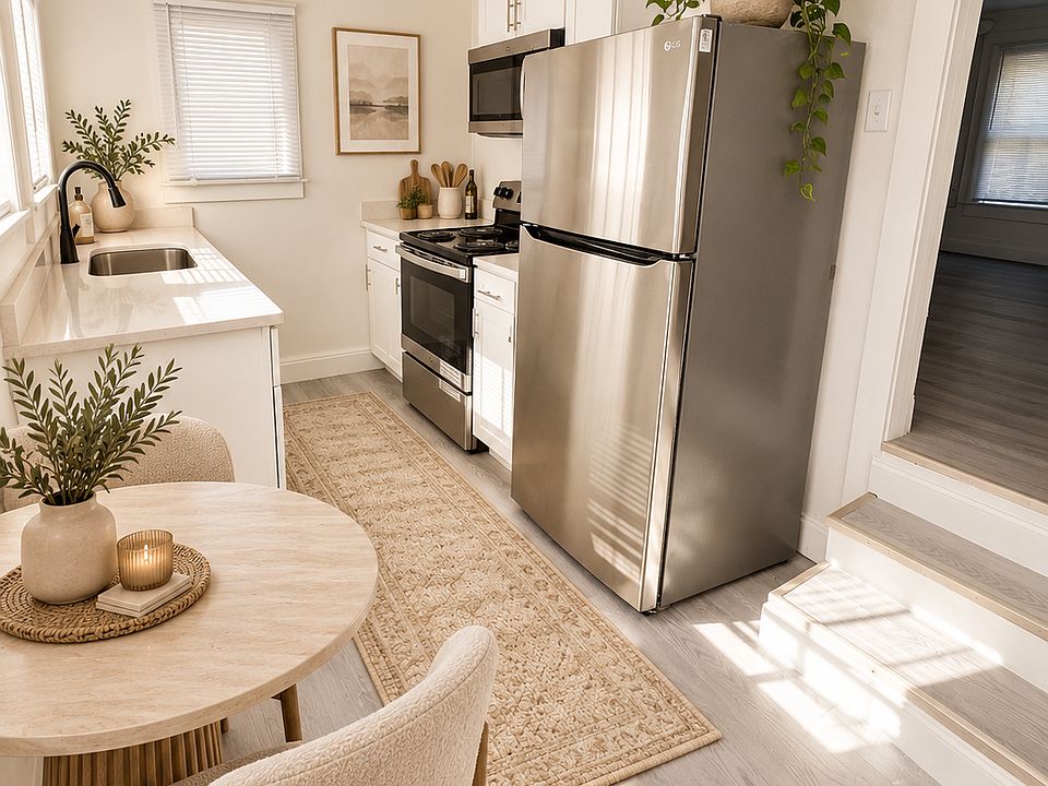 1st image of 205 S Grove St #5