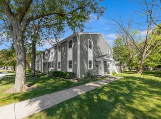 821 Mansfield Ct, Schaumburg, IL