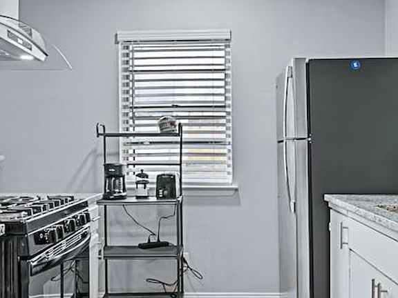 3rd image of 2302 Royal Dr
