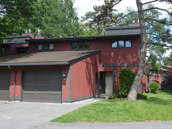 280 McClellan Rd #16, Ottawa, ON K2H 8P8
