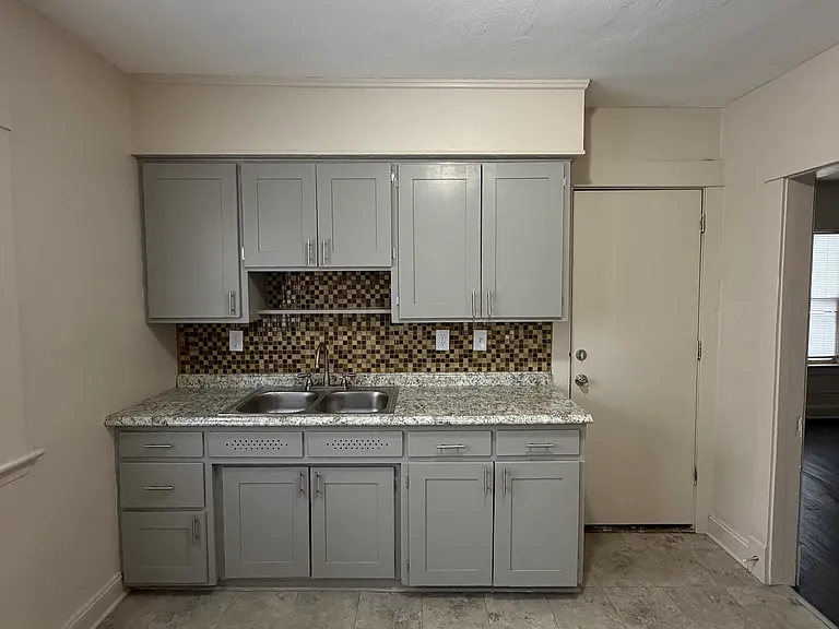 9025 Laisy Ave — Photo 11