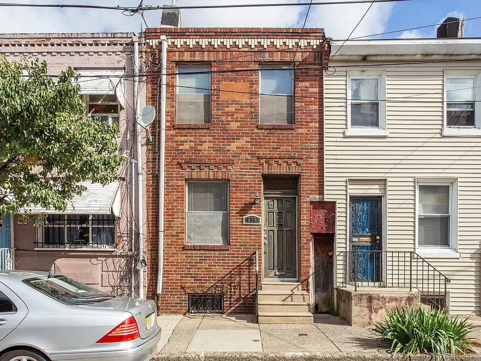 639 Mountain St