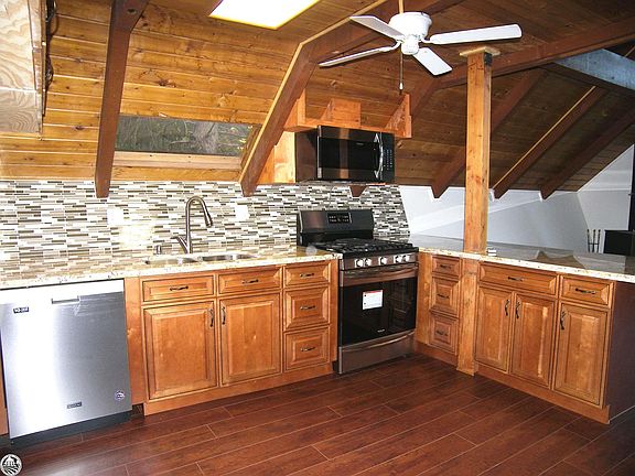 5th image of 19640 Pleasantview Dr #133