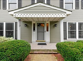 710 Canyon Run Rd, Naperville, IL 60565