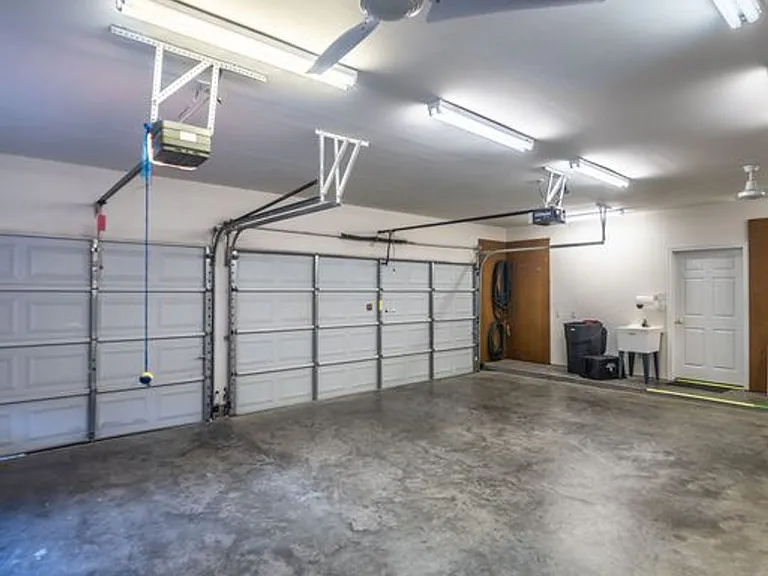 5019 Shining Creek Ct — Photo 43