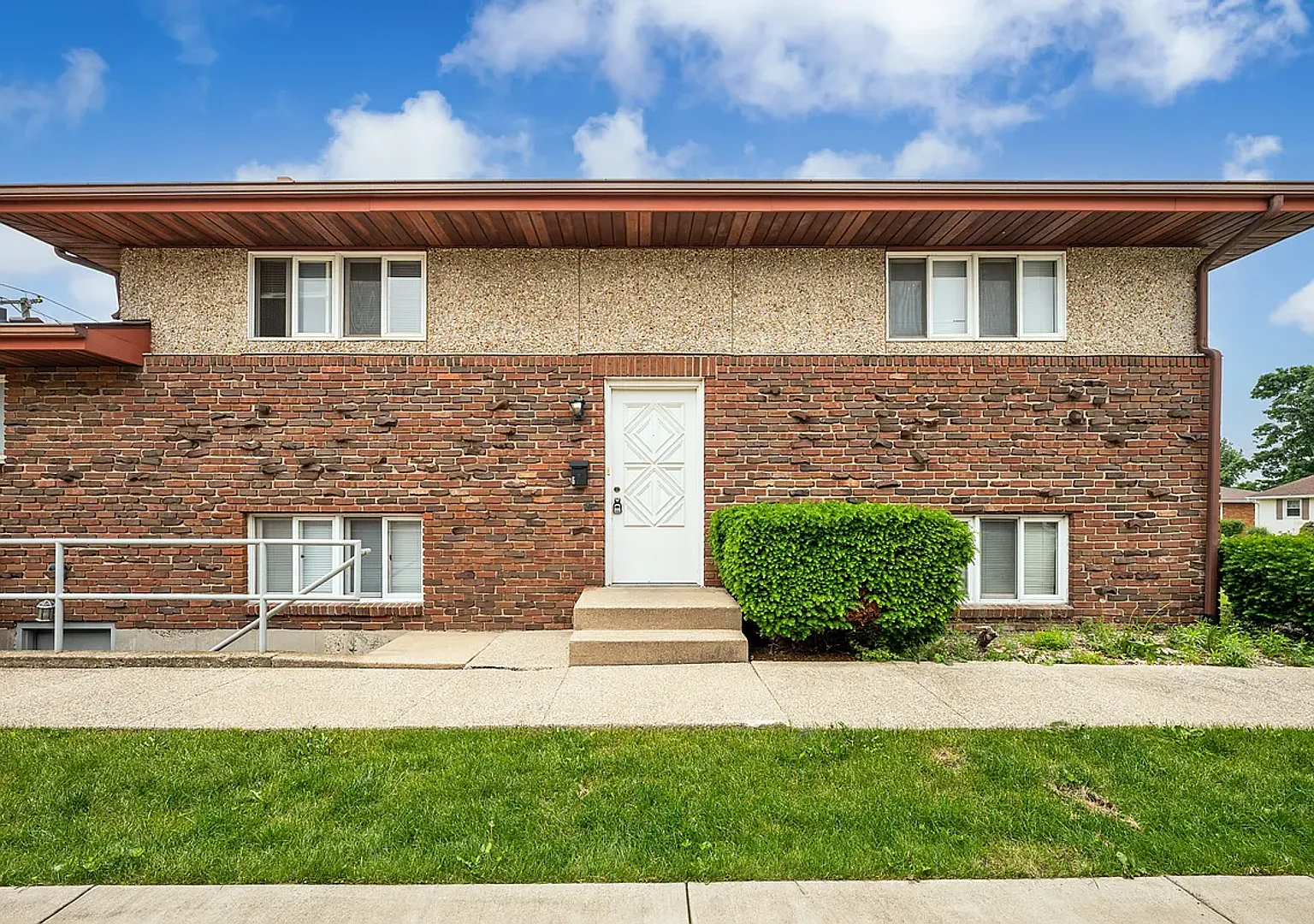 521 W 11th St. Mishawaka, IN 46544 — Photo 1