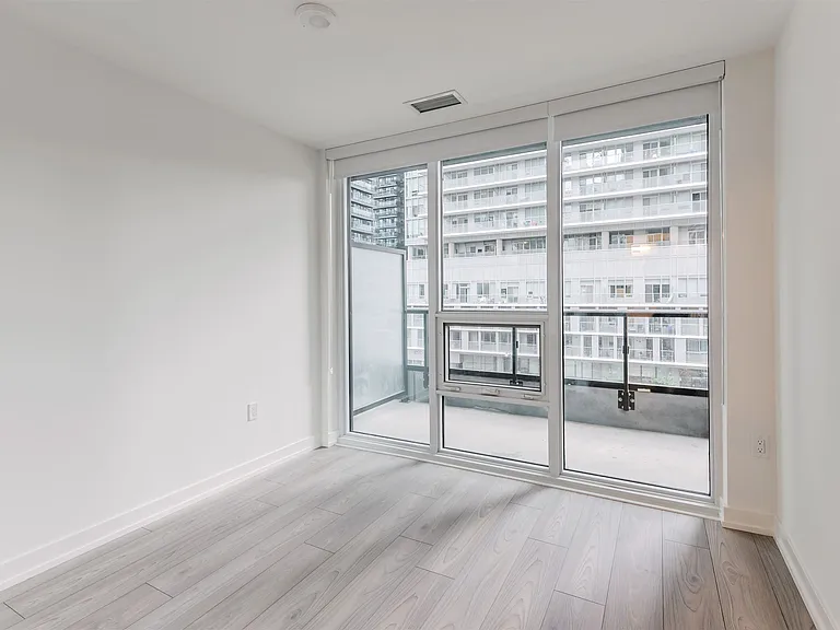 223 Redpath Ave — Photo 154