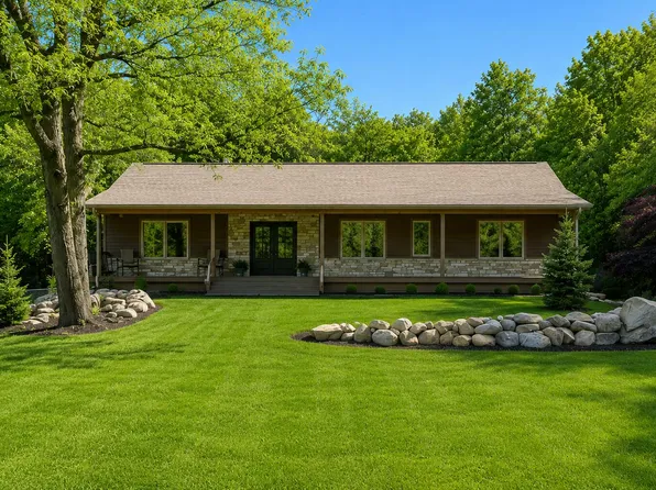 9797 Graham Rd, Plainwell, MI 49080