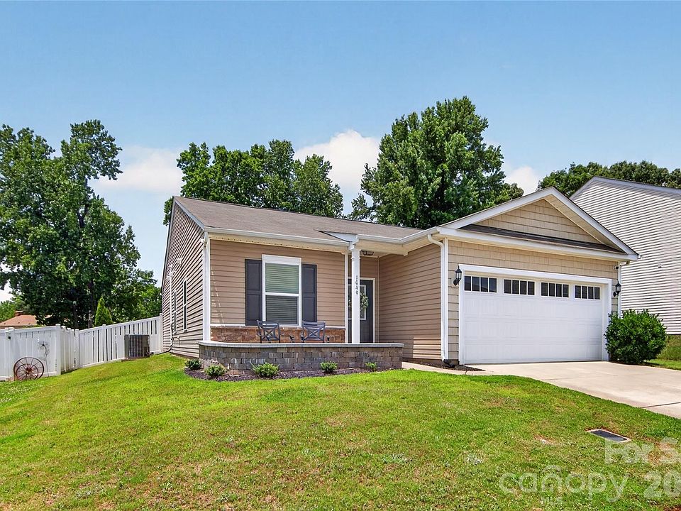 1st image of 1049 Sweetgum St
