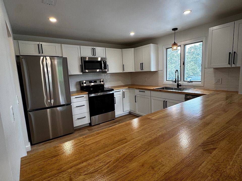 1st image of 210 Bannard Ave #2