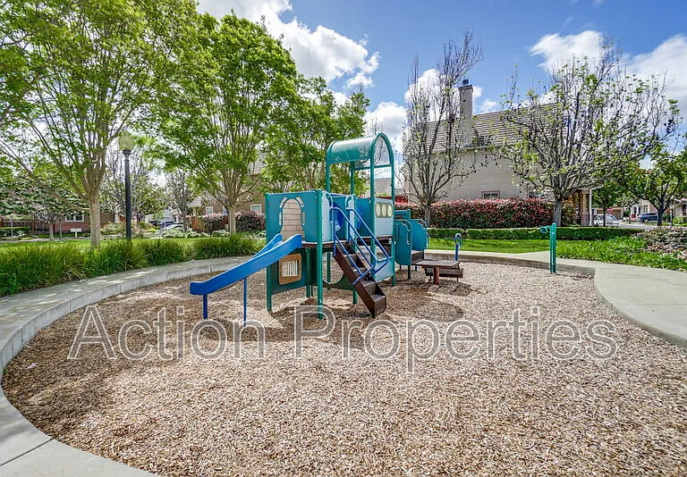 158 Holly Ct — Photo 48