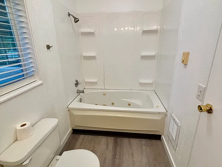815 Edmonds Ave NE — Photo 12