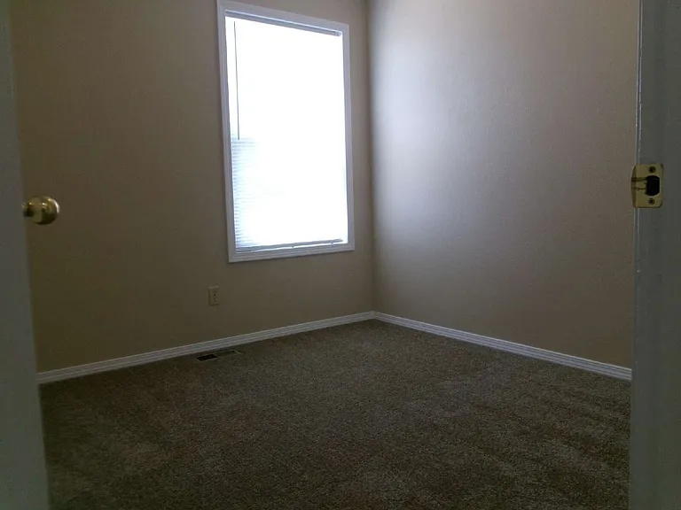 2429 E Monument St — Photo 36