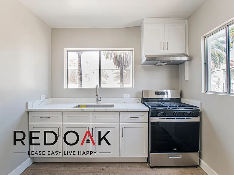 424 E 20th St #428 — Photo 11