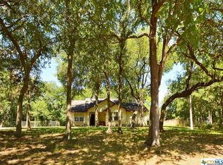 205 Ebbon Rd, Luling, TX 78648