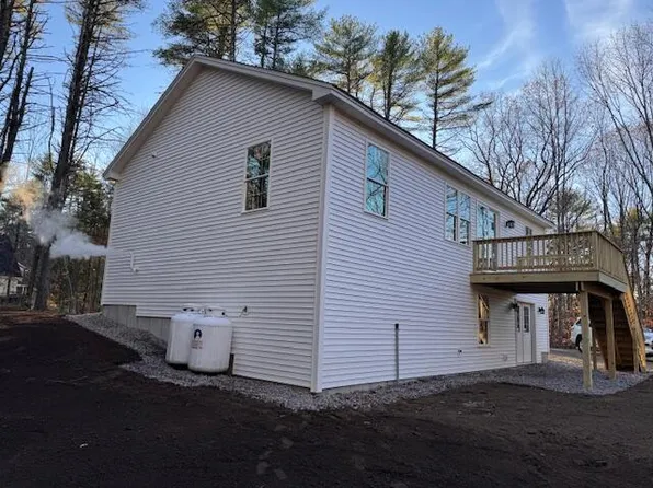 4 Colonial Drive, Raymond, ME 04071
