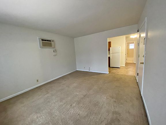 3rd image of 928 E St #1X1