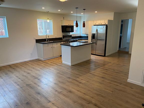 5th image of 2909 Vancouver Ave