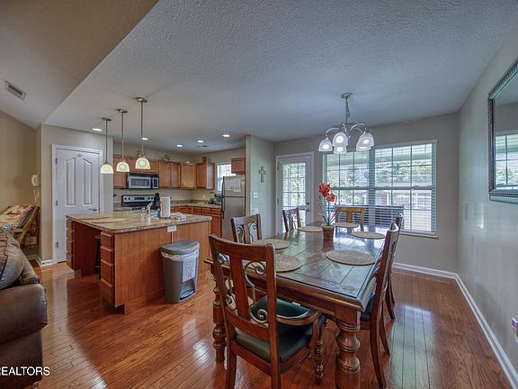 5th image of 332 Meriwether Way