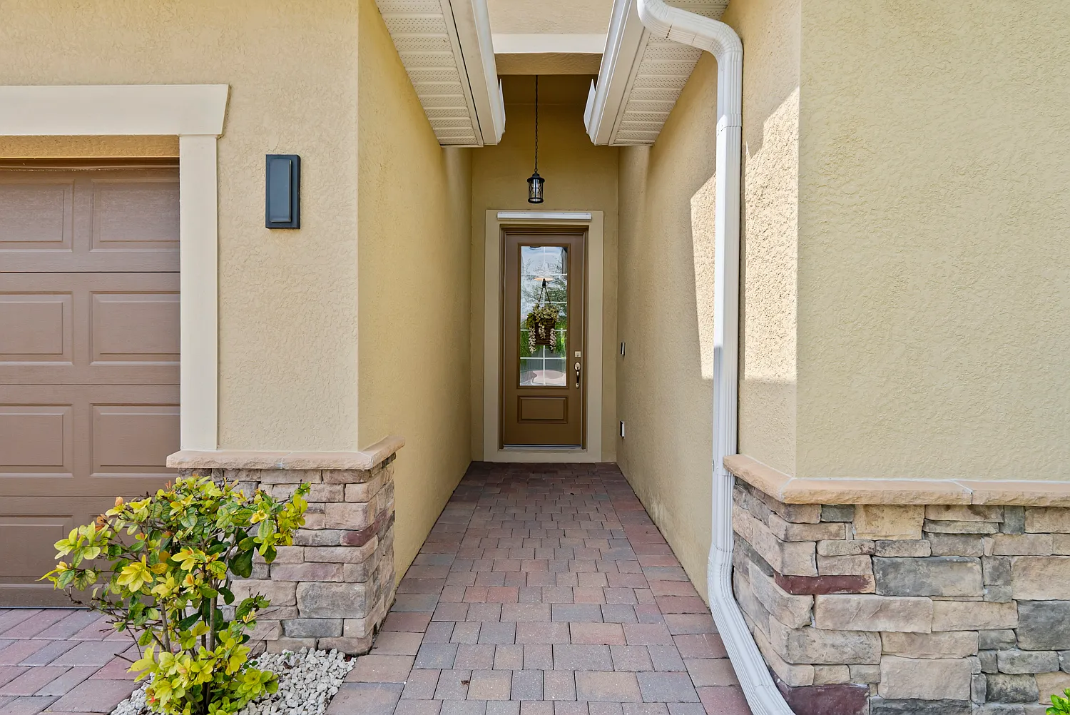 4 bed, 2032 sqft, $2,695 — Photo 2