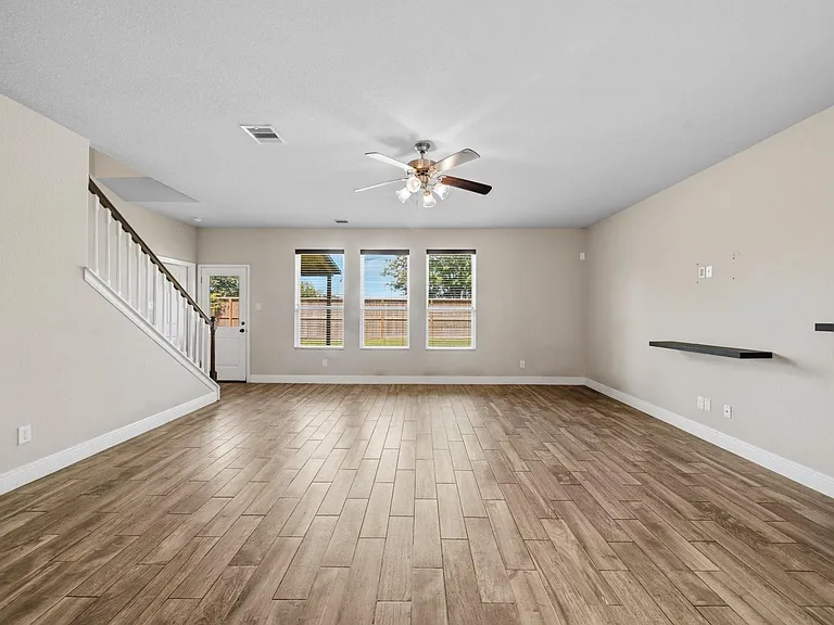 2415 Cloudy Bay Dr — Photo 3