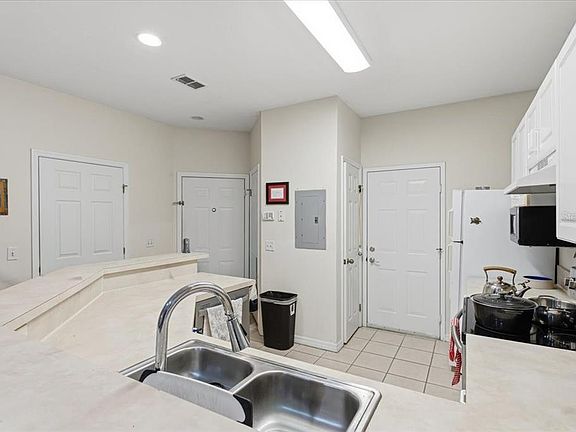 4th image of 13200 W Newberry Rd #86
