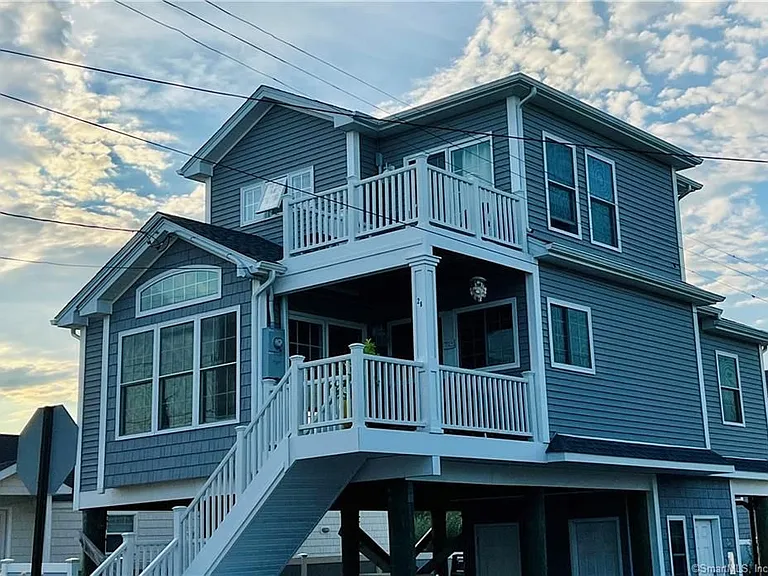 28 Beach Rd W — Photo 8