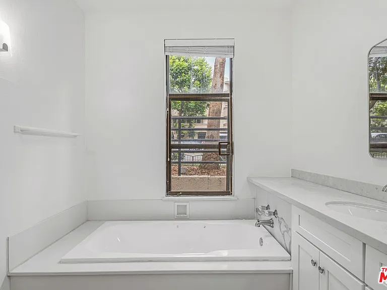 11636 Montana Ave #103 — Photo 44