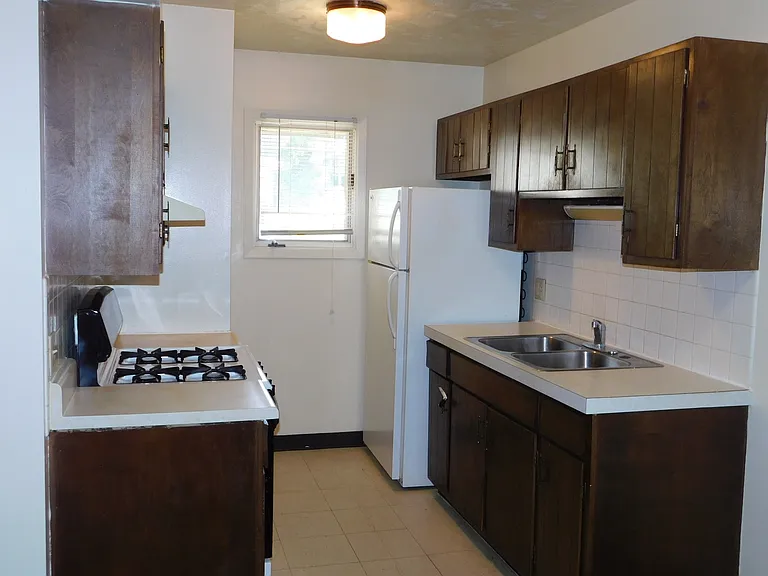 1335 Boswell Ave — Photo 5