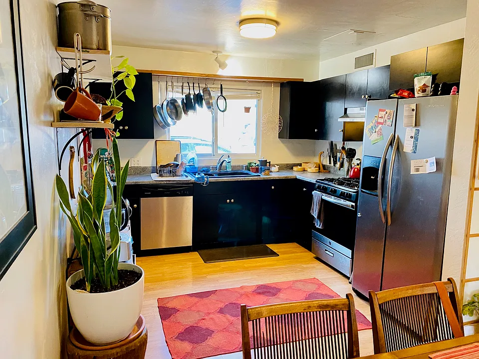 additional views of kitchen