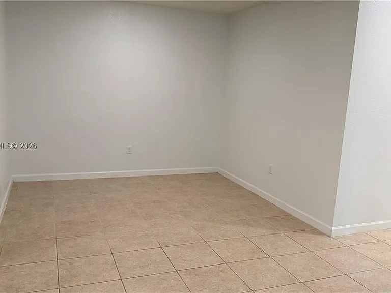 737 SE 37th Pl — Photo 3