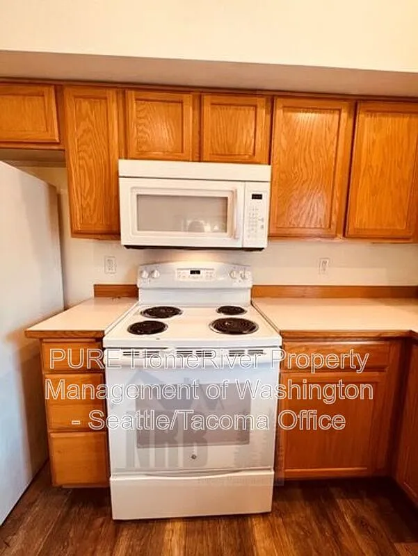 3 bed, 2.0 bath, 1206 sqft — Photo 4