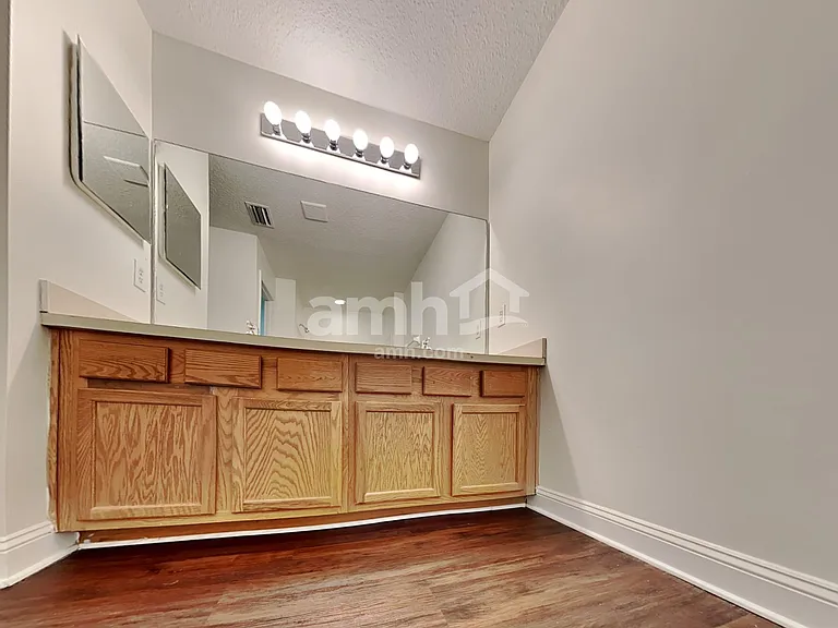 2510 Victoria Point Dr — Photo 11