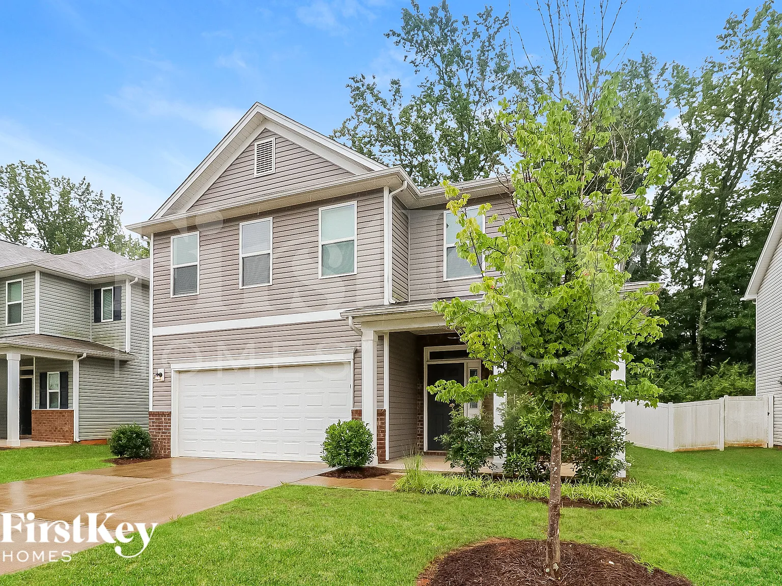 4 bed, 2.5 bath, 2106 sqft, $2,425 — Photo 2