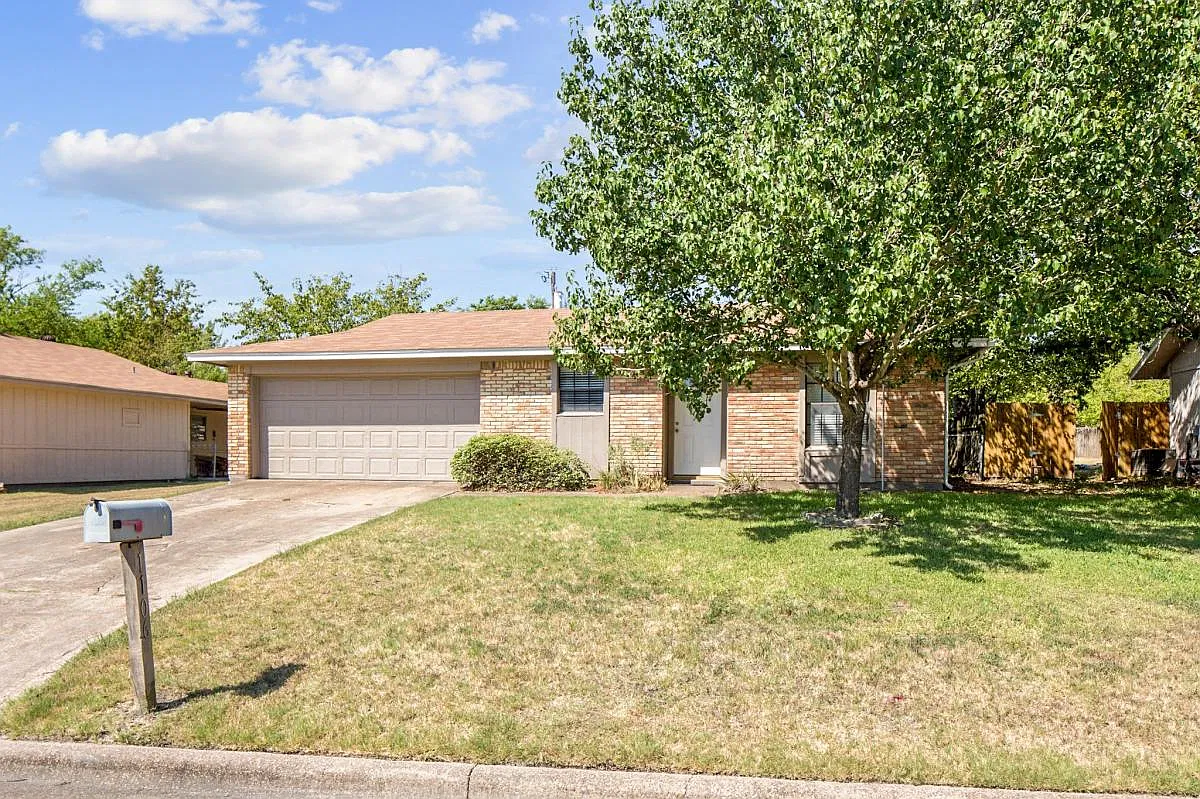 4 bed, 1124 sqft, $2,600 — Photo 1