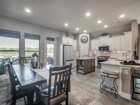 15412 Pioneer Bluff Trl, Roanoke, TX 76262