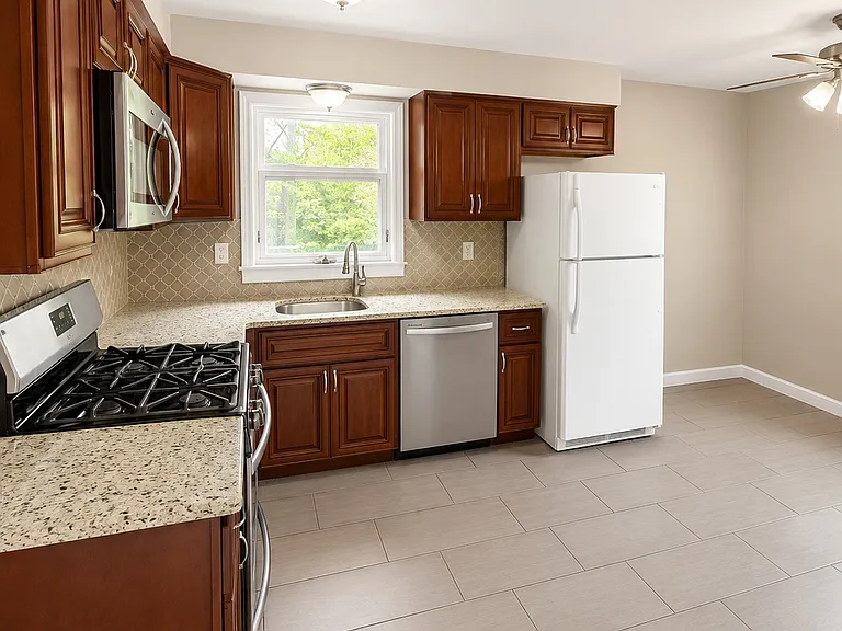 106 Rochelle Pkwy #2 — Photo 6