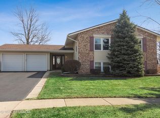 667 New Mexico Trl, Elk Grove Village, IL 60007