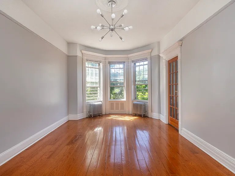 695 Macdonough St #2 — Photo 1