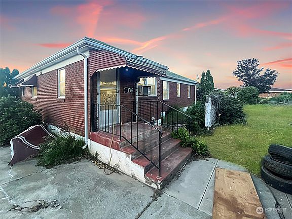 2nd image of 606 E 1st Avenue