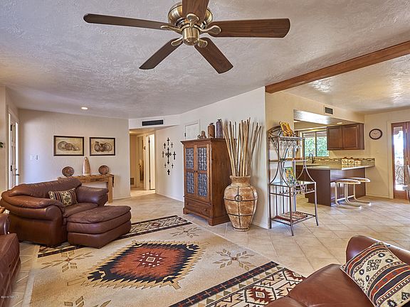 5th image of 304 N Abrego Dr W