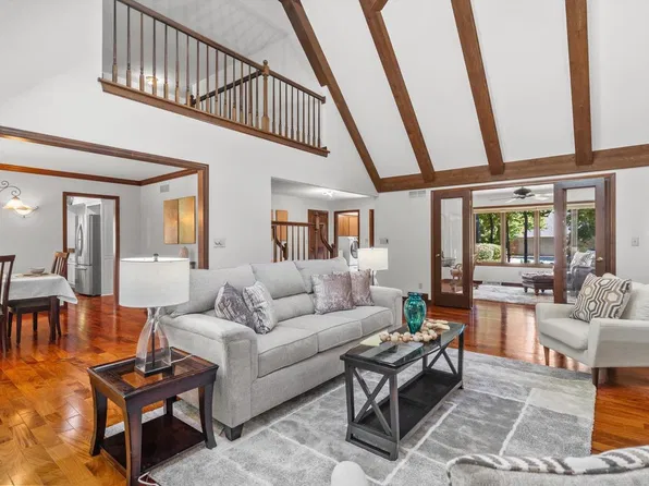 12427 N Golf DRIVE, Mequon, WI 53092