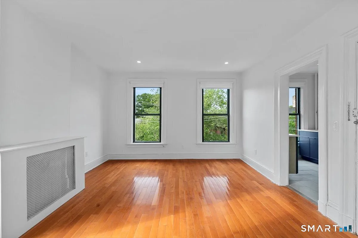 2 bed, 1.0 bath, 1200 sqft, $2,350 — Photo 1