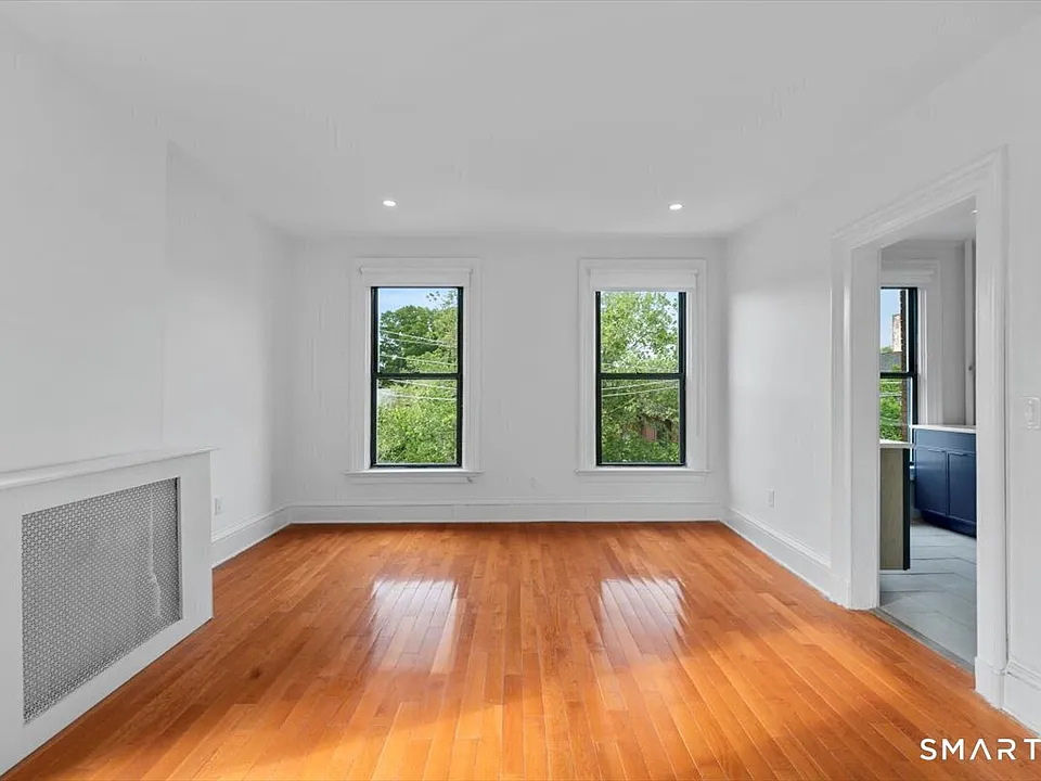 48 Trumbull St #3