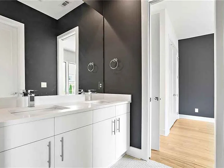 669 E Ave NE #A — Photo 15