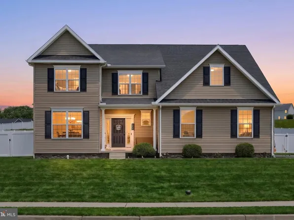925 Ripple Dr, Hanover, PA 17331