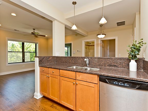 5th image of 2610 W Leland Ave #3