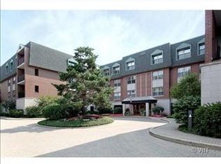 800 Deerfield Rd APT 103, Highland Park, IL 60035