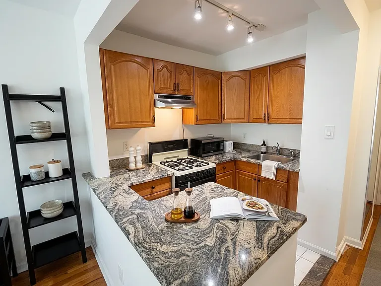 311 E 75th St #3D — Photo 3