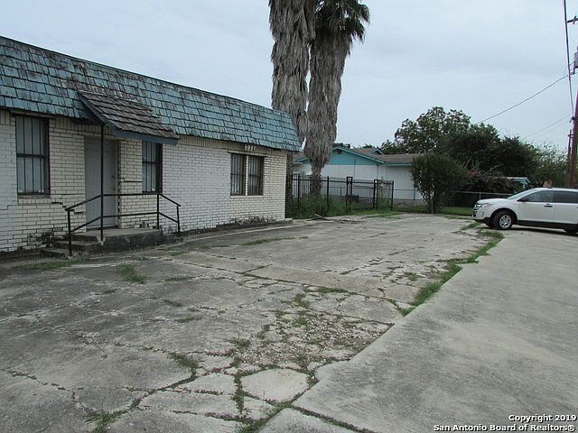 2nd image of 731 Sharmain Pl